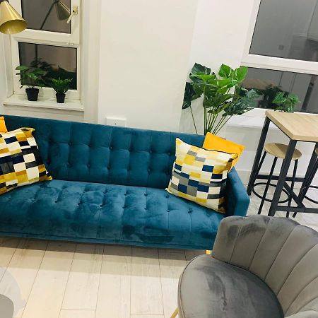 Cheerful 2 Bedroom Homely Apartment, Sleeps 6 Guest Comfy, 3X Double Bed, Parking, Free Wifi, Suitable For Business, Leisure Guest,Glasgow, Glasgow West End, Near City Centre Dış mekan fotoğraf