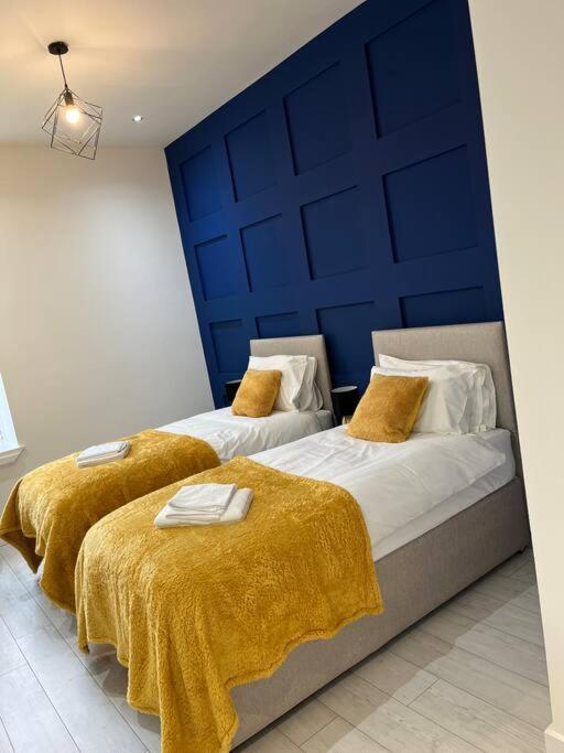 Cheerful 2 Bedroom Homely Apartment, Sleeps 6 Guest Comfy, 3X Double Bed, Parking, Free Wifi, Suitable For Business, Leisure Guest,Glasgow, Glasgow West End, Near City Centre Dış mekan fotoğraf