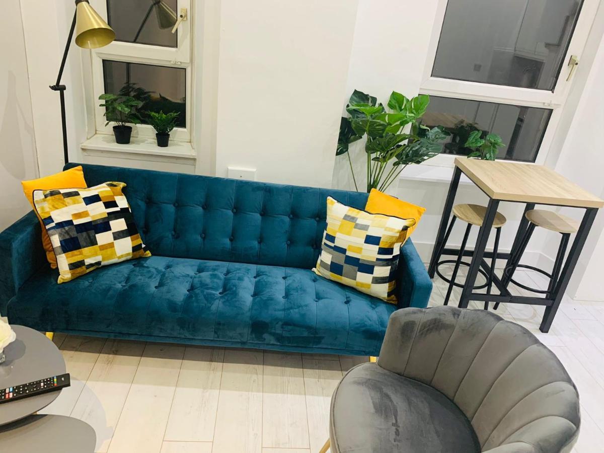 Cheerful 2 Bedroom Homely Apartment, Sleeps 6 Guest Comfy, 3X Double Bed, Parking, Free Wifi, Suitable For Business, Leisure Guest,Glasgow, Glasgow West End, Near City Centre Dış mekan fotoğraf
