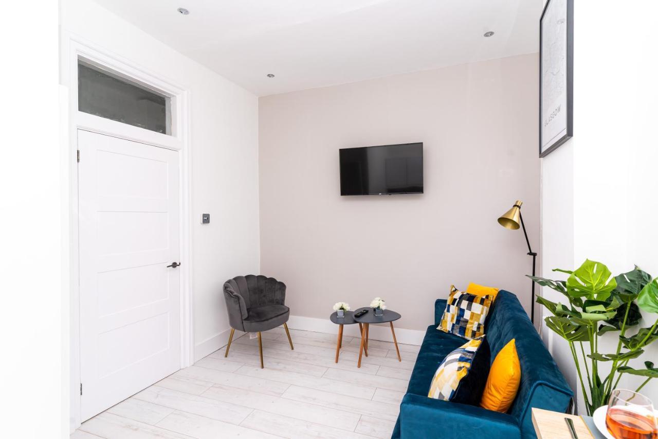 Cheerful 2 Bedroom Homely Apartment, Sleeps 6 Guest Comfy, 3X Double Bed, Parking, Free Wifi, Suitable For Business, Leisure Guest,Glasgow, Glasgow West End, Near City Centre Dış mekan fotoğraf