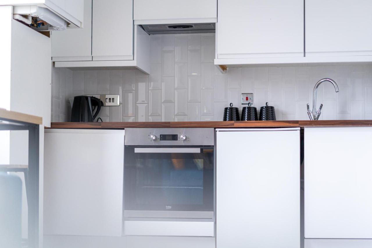 Cheerful 2 Bedroom Homely Apartment, Sleeps 6 Guest Comfy, 3X Double Bed, Parking, Free Wifi, Suitable For Business, Leisure Guest,Glasgow, Glasgow West End, Near City Centre Dış mekan fotoğraf
