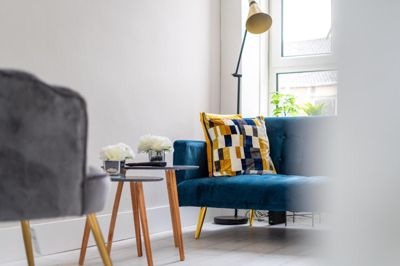 Cheerful 2 Bedroom Homely Apartment, Sleeps 6 Guest Comfy, 3X Double Bed, Parking, Free Wifi, Suitable For Business, Leisure Guest,Glasgow, Glasgow West End, Near City Centre Dış mekan fotoğraf