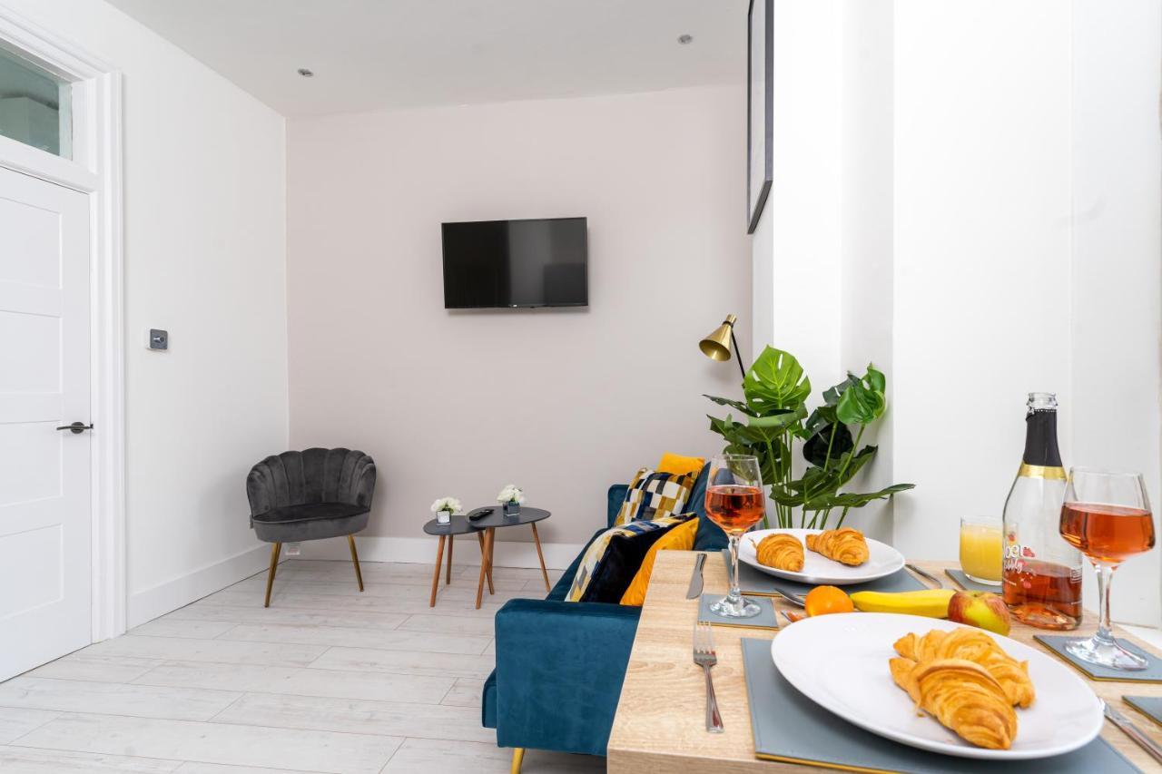 Cheerful 2 Bedroom Homely Apartment, Sleeps 6 Guest Comfy, 3X Double Bed, Parking, Free Wifi, Suitable For Business, Leisure Guest,Glasgow, Glasgow West End, Near City Centre Dış mekan fotoğraf