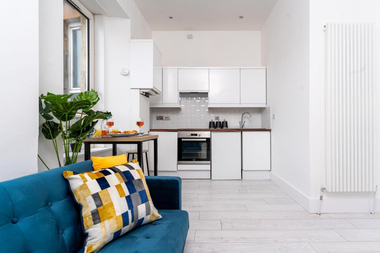 Cheerful 2 Bedroom Homely Apartment, Sleeps 6 Guest Comfy, 3X Double Bed, Parking, Free Wifi, Suitable For Business, Leisure Guest,Glasgow, Glasgow West End, Near City Centre Dış mekan fotoğraf