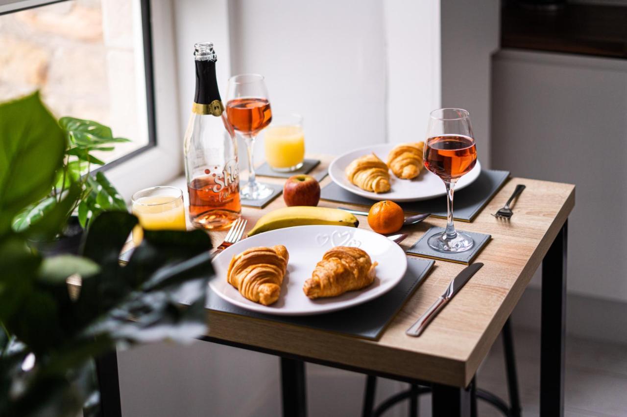 Cheerful 2 Bedroom Homely Apartment, Sleeps 6 Guest Comfy, 3X Double Bed, Parking, Free Wifi, Suitable For Business, Leisure Guest,Glasgow, Glasgow West End, Near City Centre Dış mekan fotoğraf