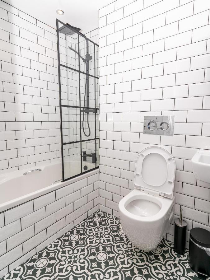 Cheerful 2 Bedroom Homely Apartment, Sleeps 6 Guest Comfy, 3X Double Bed, Parking, Free Wifi, Suitable For Business, Leisure Guest,Glasgow, Glasgow West End, Near City Centre Dış mekan fotoğraf